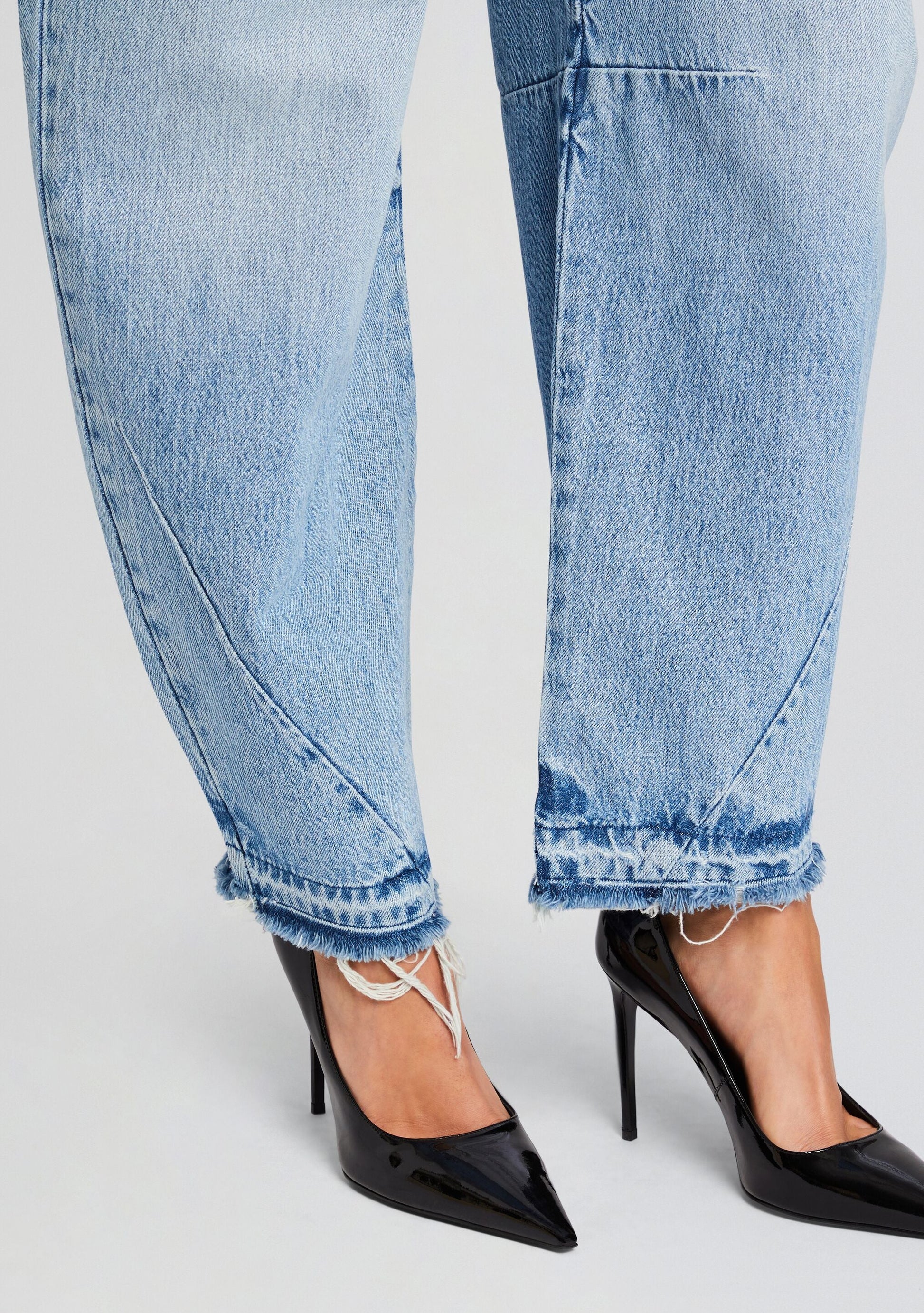  Ashley Barrel Jean