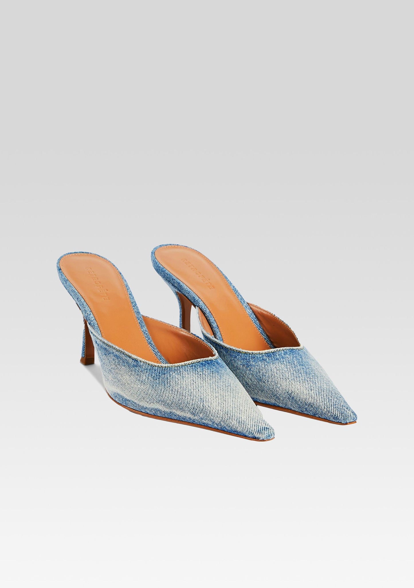  Daphne Mule