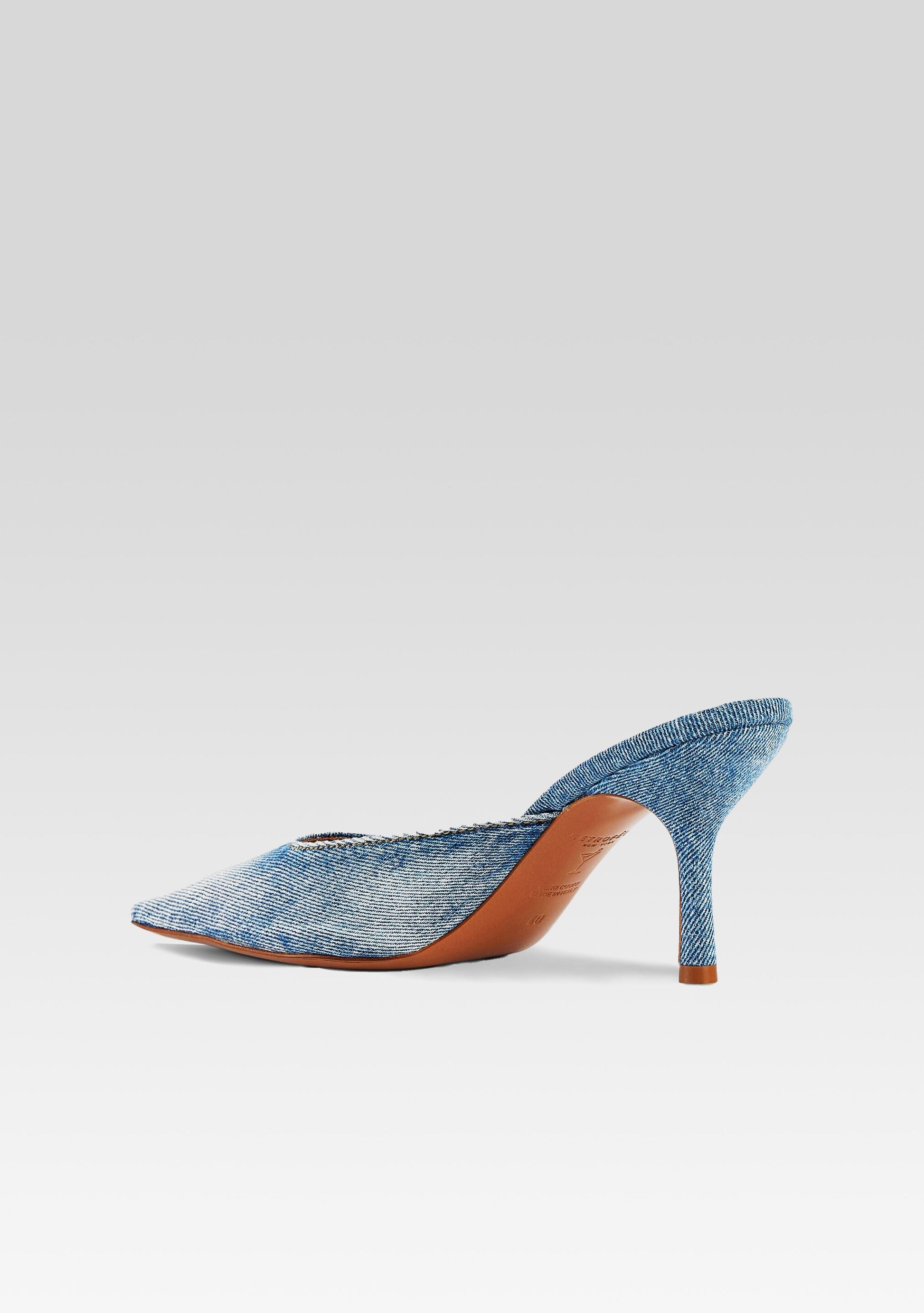  Daphne Mule